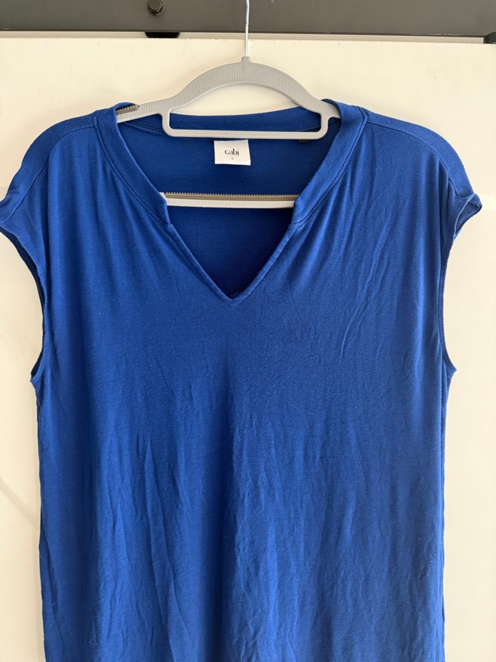 CAbi Notch Tee - Picture 4 of 12